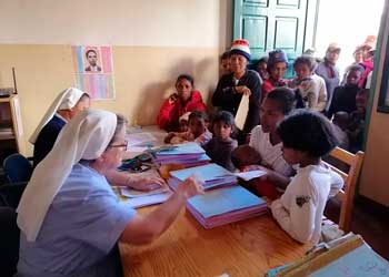 Proyecto de apadrinamiento de la Fundación AMIST en Madagascar.