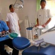 Dentista en Antsirabé en Madagascar. Fundación Amist.
