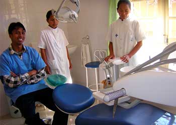 Dentista en Antsirabé en Madagascar. Fundación Amist.