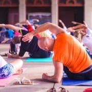 Yoga solidario en Móstoles.